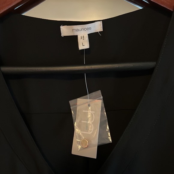 Maurice’s too large - Picture 2 of 8